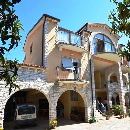 Renata Mare Apartments โรวีน ภายนอก รูปภาพ