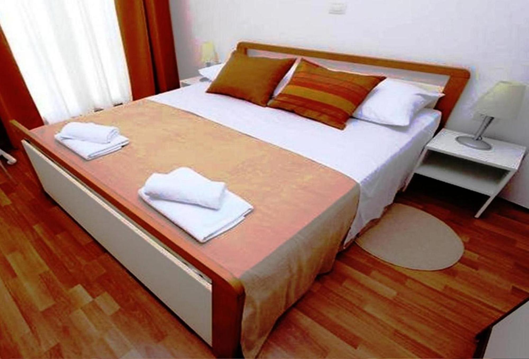 Renata Mare Apartments โรวีน ภายนอก รูปภาพ